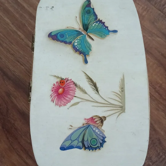 Butterfly and Floral Wooden Woven. Basket Purse Tote - Picture 12 of 15